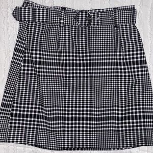 BLACK & WHITE PLAID MINI SKIRT